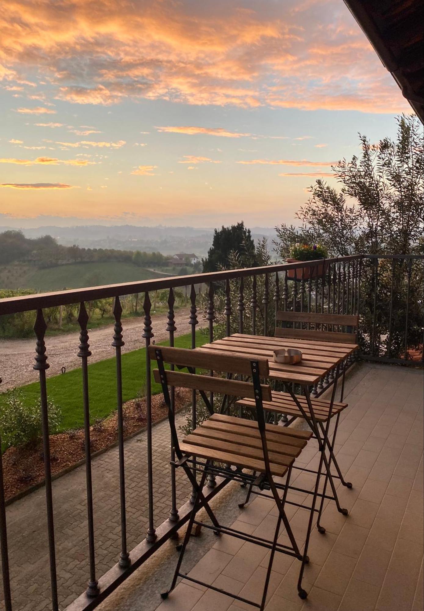 Tenuta Agricola La Cava- Cantina E Agriturismo San Damiano dʼAsti Exteriör bild