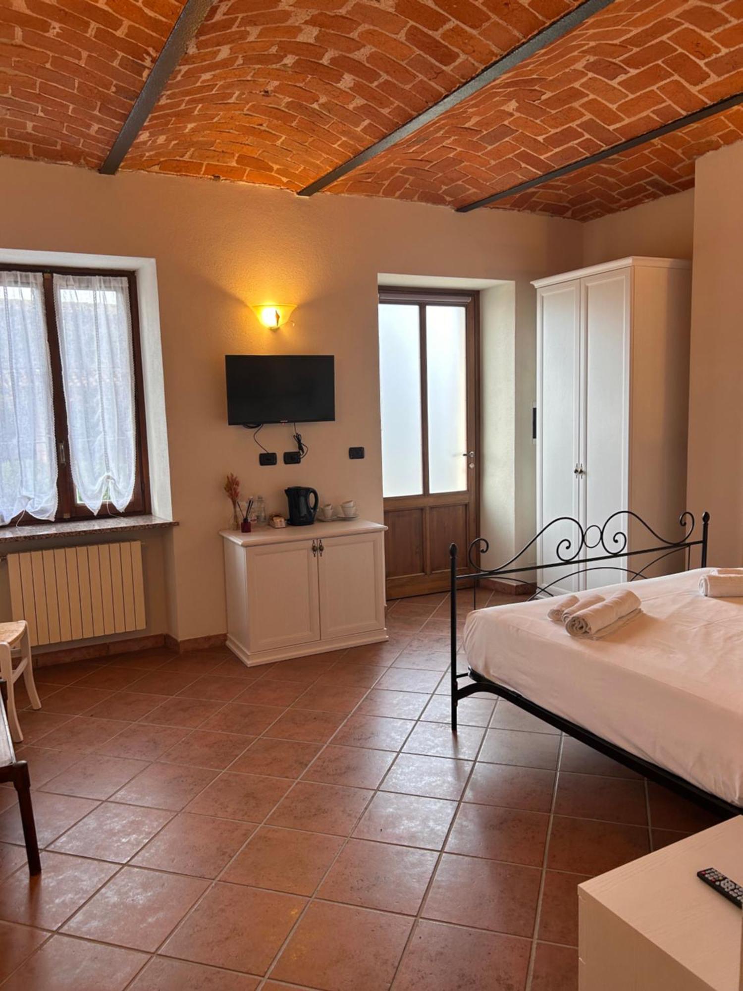 Tenuta Agricola La Cava- Cantina E Agriturismo San Damiano dʼAsti Exteriör bild
