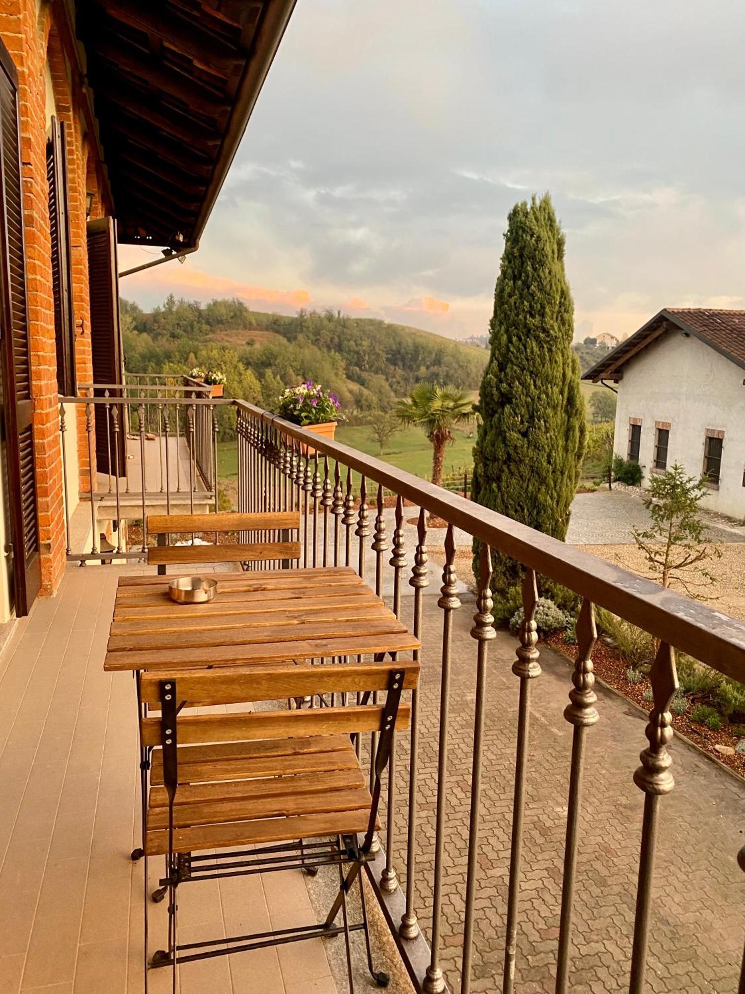Tenuta Agricola La Cava- Cantina E Agriturismo San Damiano dʼAsti Exteriör bild
