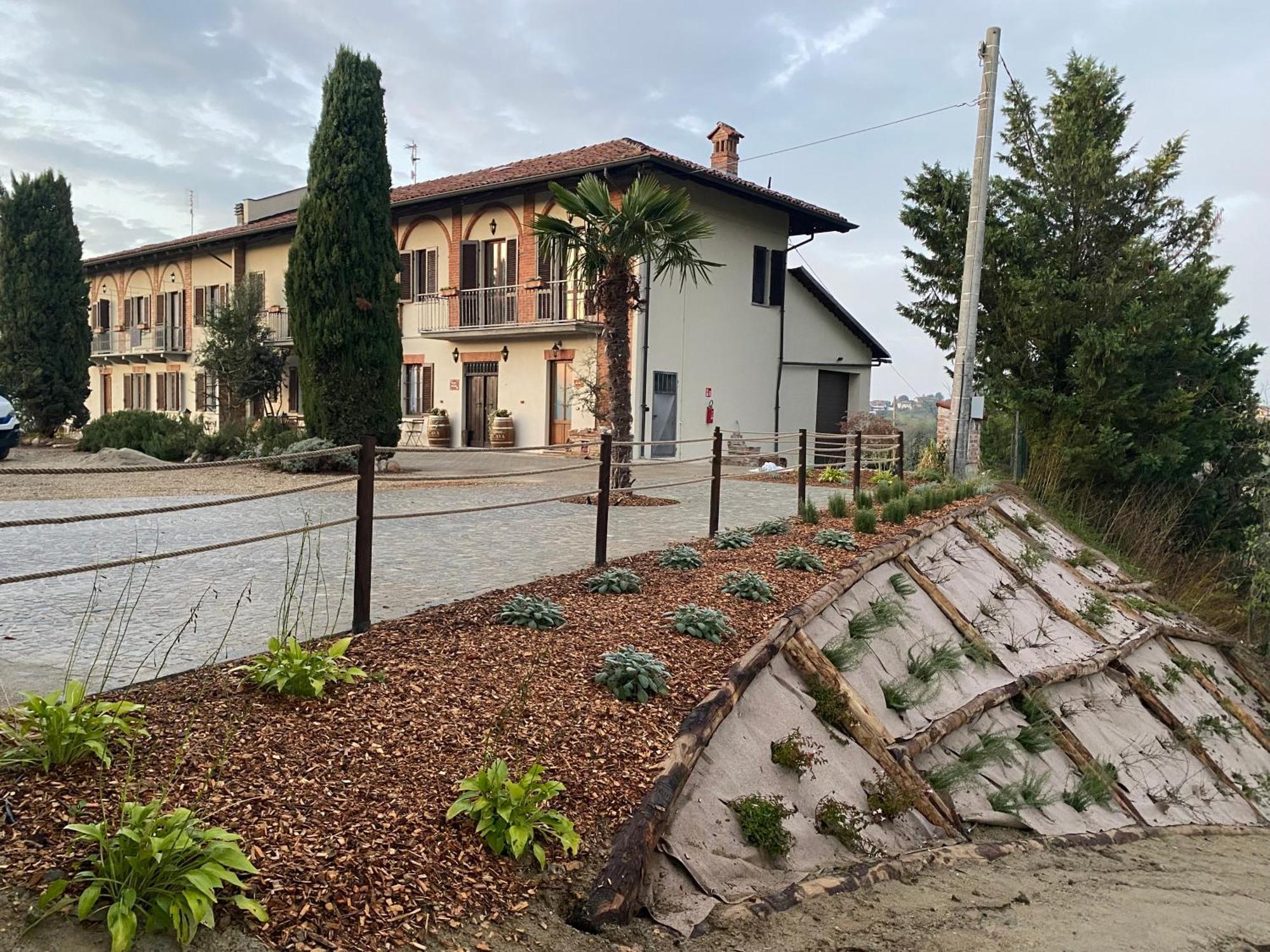 Tenuta Agricola La Cava- Cantina E Agriturismo San Damiano dʼAsti Exteriör bild