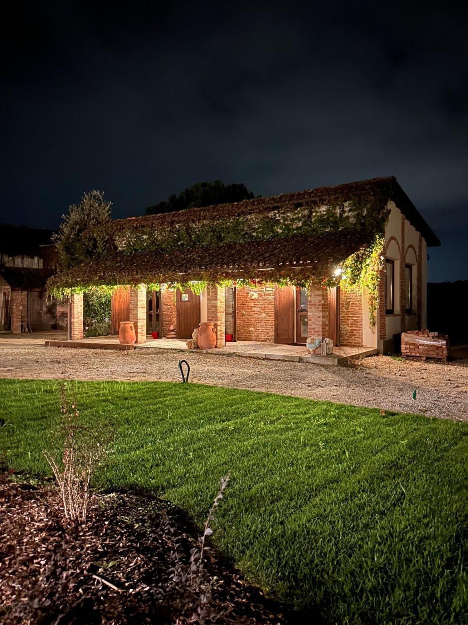 Tenuta Agricola La Cava- Cantina E Agriturismo San Damiano dʼAsti Exteriör bild